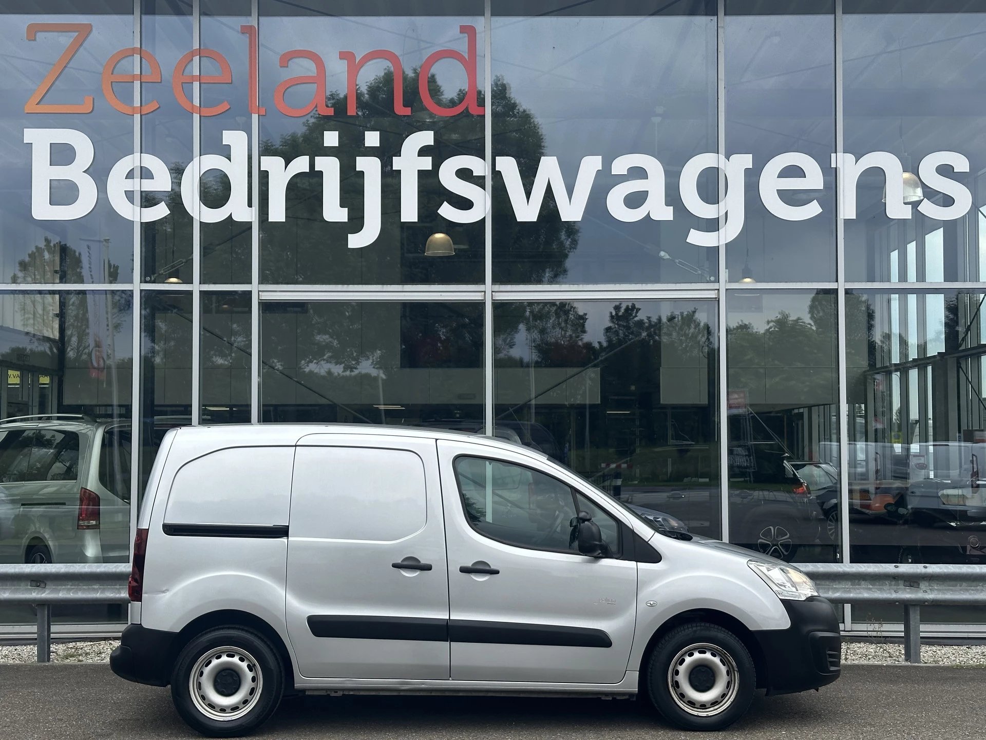 Hoofdafbeelding Peugeot Partner