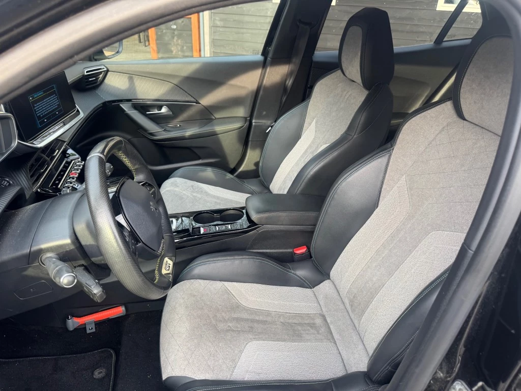 Hoofdafbeelding Peugeot e-2008