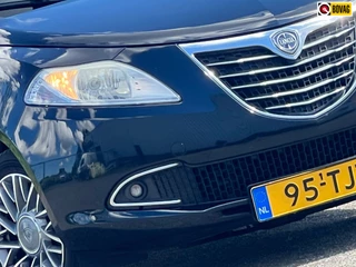 Lancia Ypsilon 0.9 TwinAir Platinum | Nero Vulcano | Airco/LMV/Blue&Me/PDC - Lekker fris!