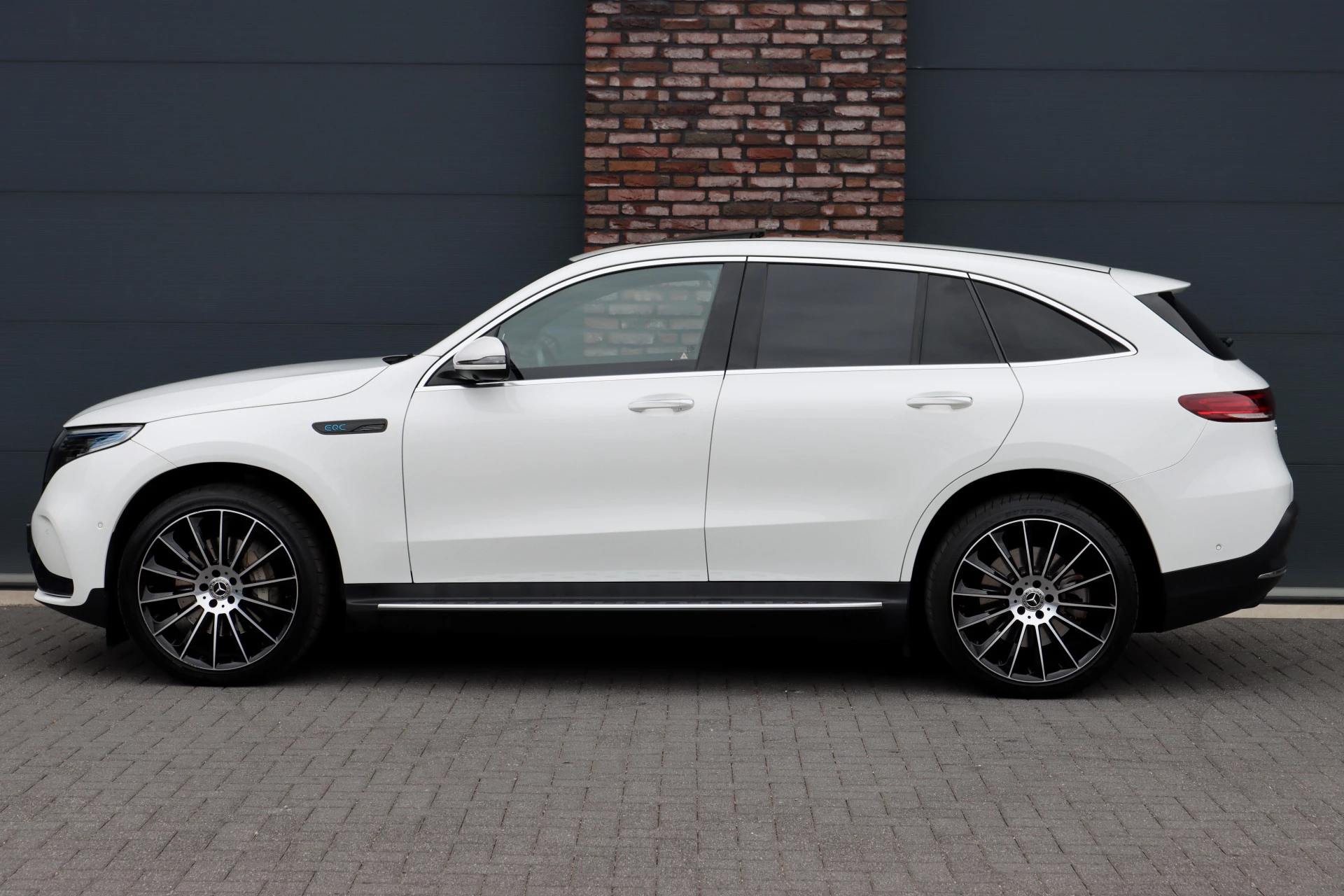Hoofdafbeelding Mercedes-Benz EQC