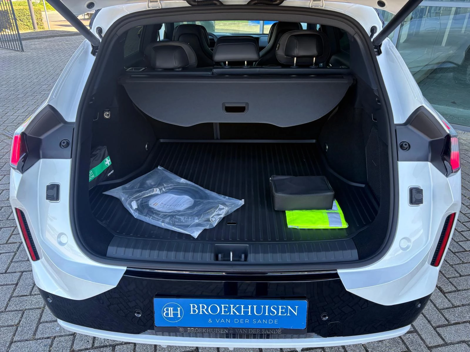 Hoofdafbeelding Lynk & Co 08