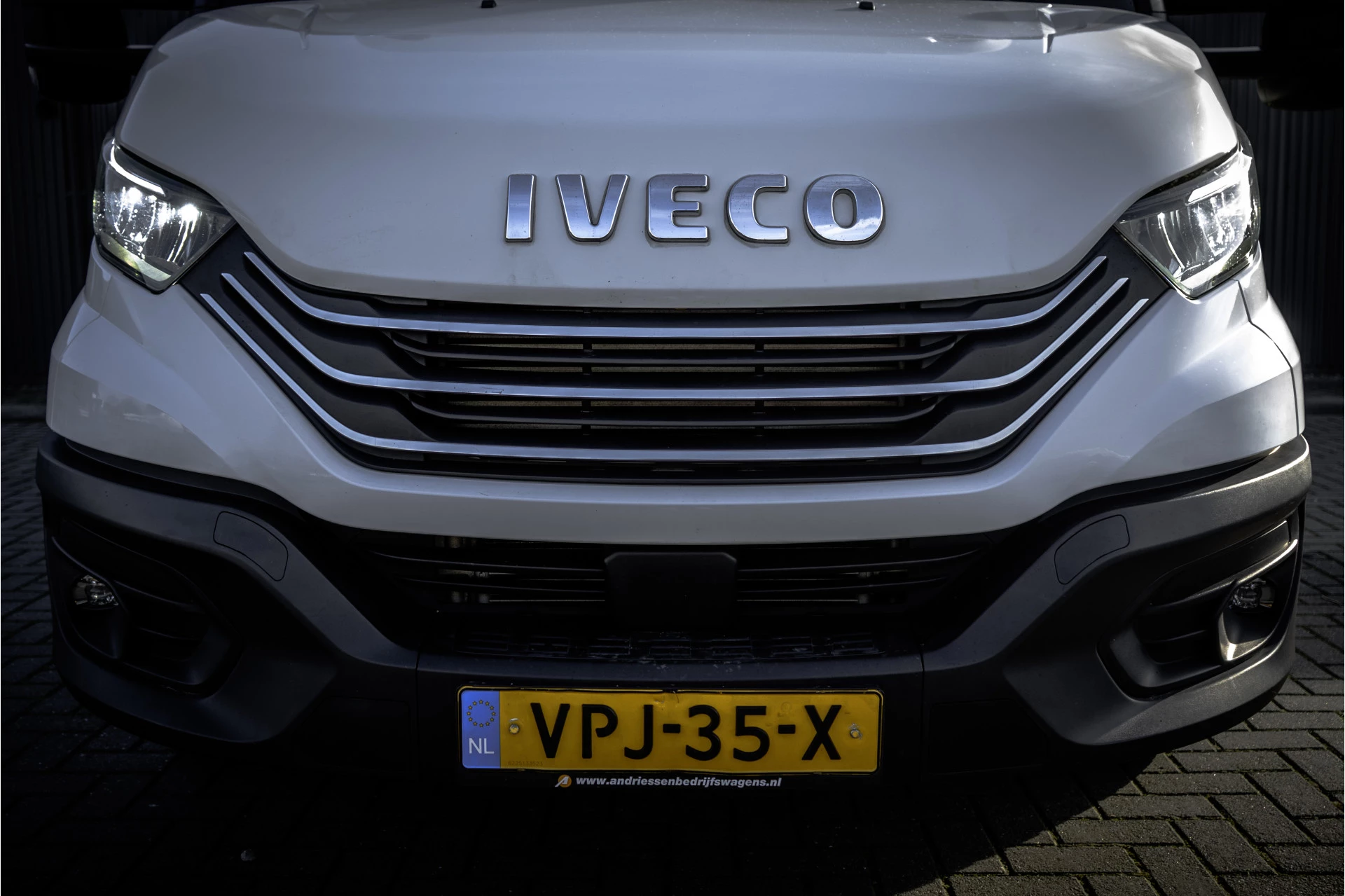 Hoofdafbeelding Iveco 35C16 | 3.0L |  Bakwagen met Laadklep | N1 | Automaat | Cruise | Navi |  3-Zits
