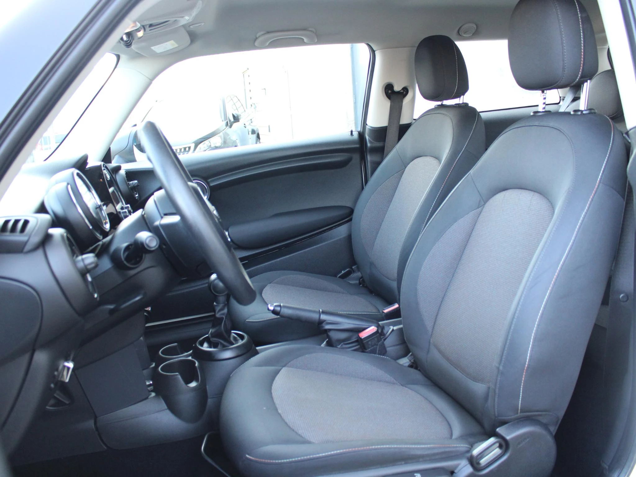 Hoofdafbeelding MINI One