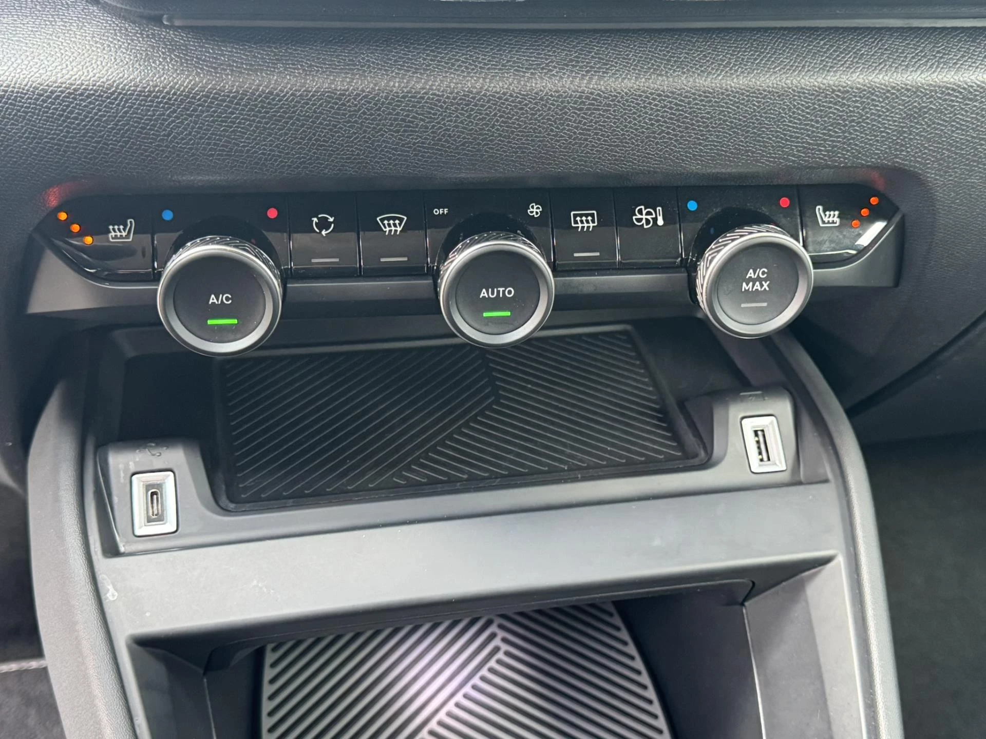 Hoofdafbeelding Citroën ë-C4
