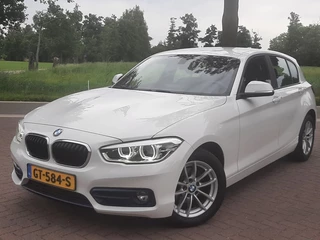 Hoofdafbeelding BMW 1 Serie BMW 1 Serie 118i 1.5 136pk Airco Cruise-control Navigatie Bluetooth