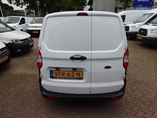 Hoofdafbeelding Ford Transit Courier