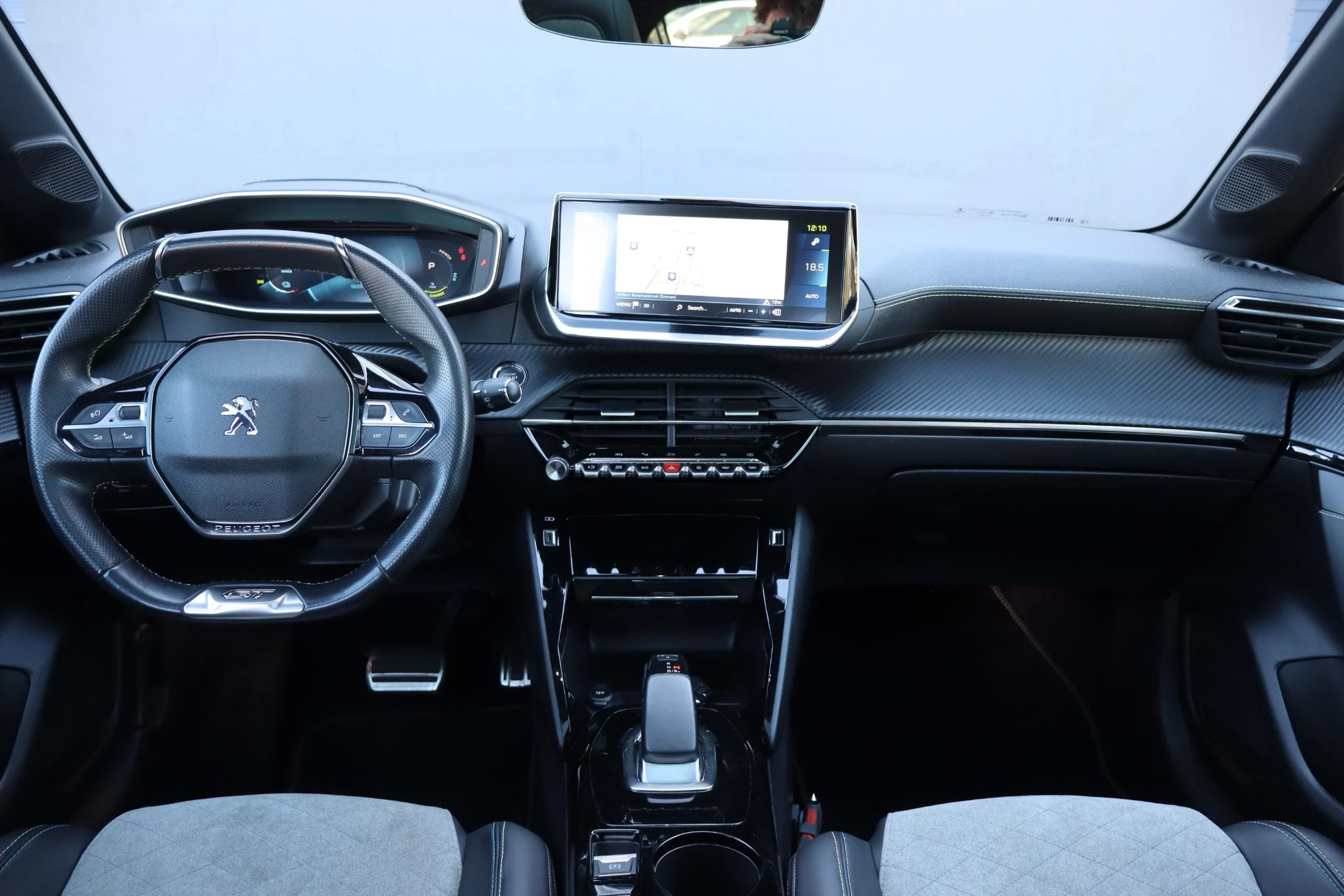 Hoofdafbeelding Peugeot e-208