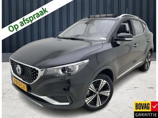 MG ZS-EV Luxury 45 kWh (143 PK) (Subsidie Mogelijk) 1e-Eig, MG-dealer-Onderh, 12-Mnd-BOVAG, NL-Auto, Leer, Panoramadak, Navigatie/Apple-Carplay/Android-Auto, Adaptive-Cruisecontrol, Achteruitrijcamera, Keyless-Entry/Start, Parkeersensoren, DAB, Stoelverwarming, Lm-Velgen-17Inch, Privacy-Glas