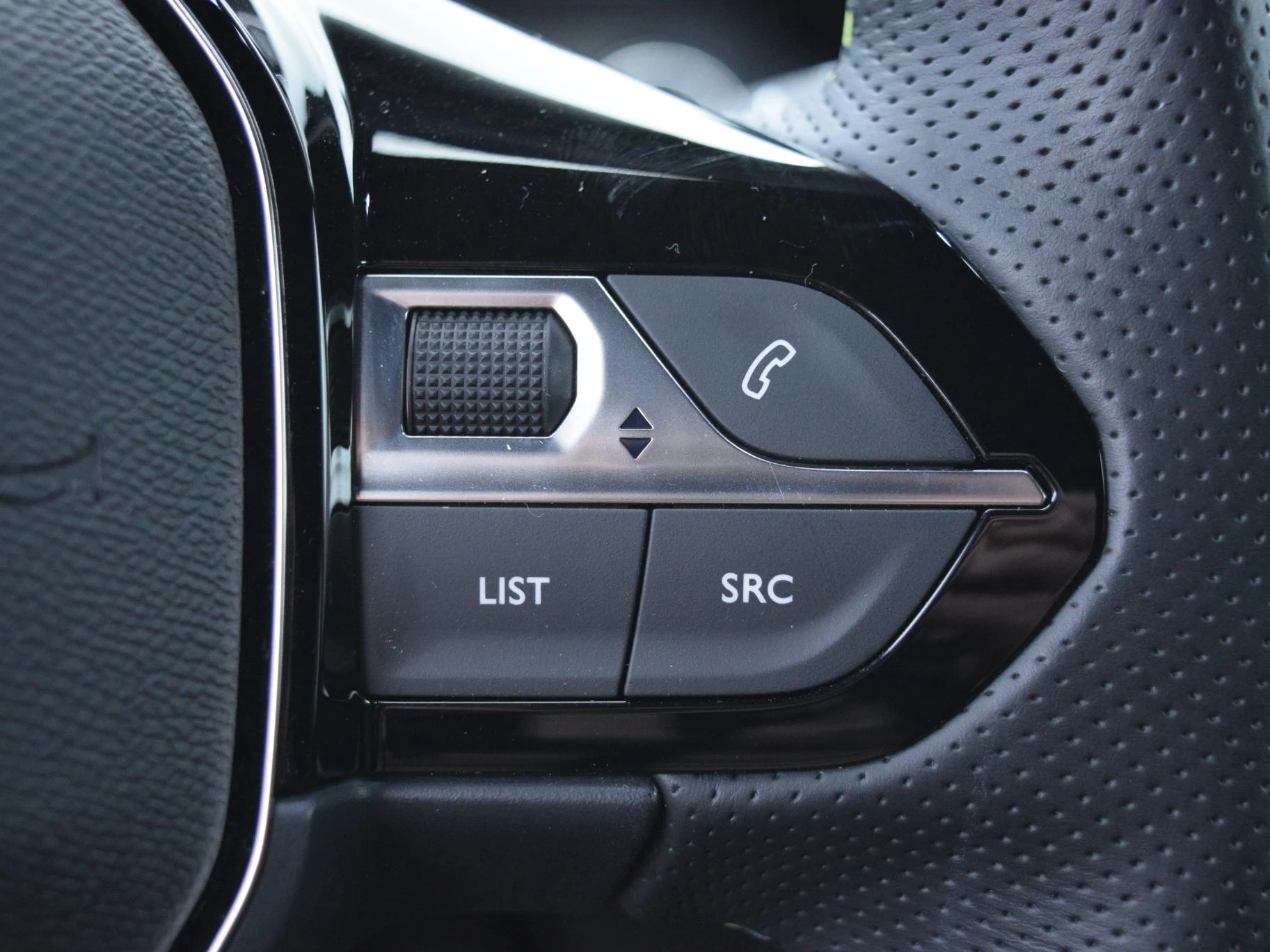 Hoofdafbeelding Peugeot e-2008