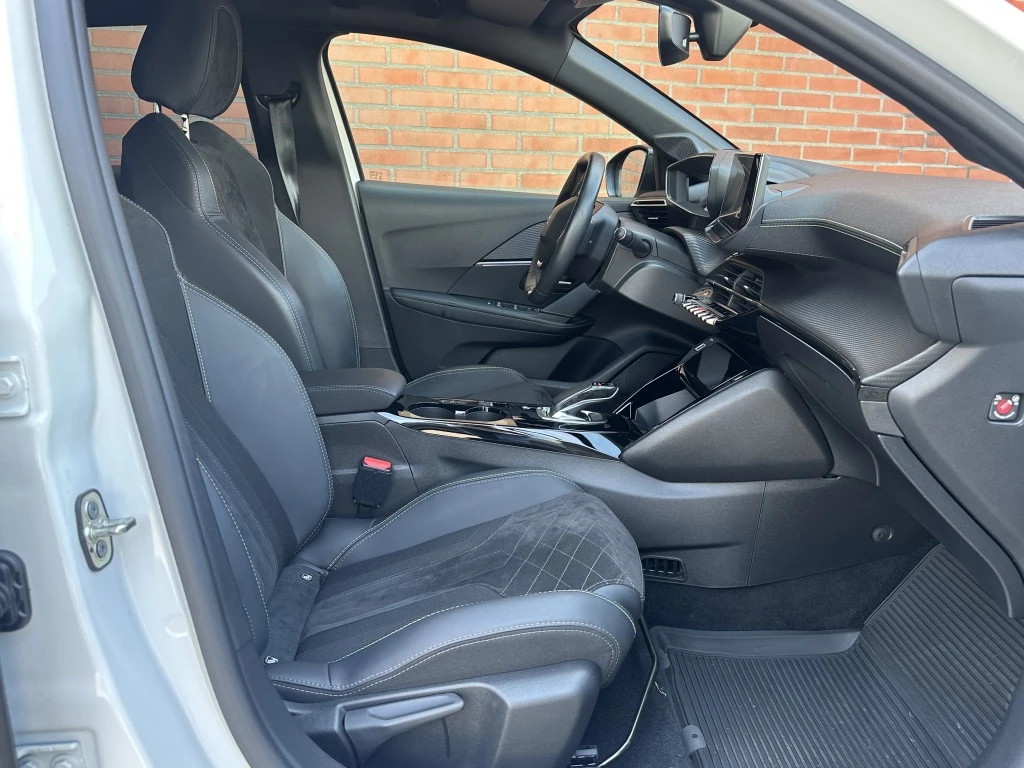 Hoofdafbeelding Peugeot e-208