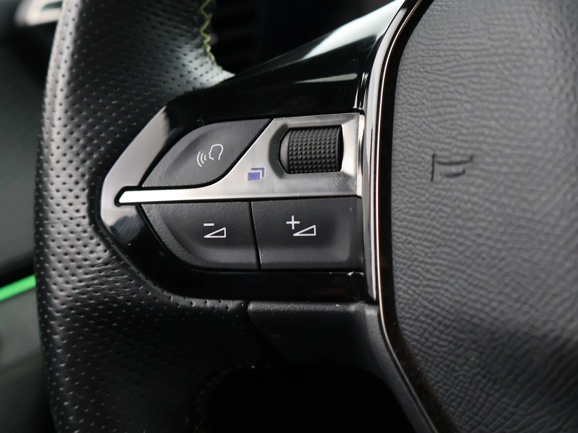 Hoofdafbeelding Peugeot e-2008