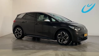 Hoofdafbeelding Volkswagen ID.3 Volkswagen ID.3 First Plus 58 kWh Camera Stoelverwarming Navigatie Sfeerverlichting