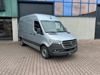 Mercedes-Benz Sprinter 317 Pro L2H2 2x Schuifdeur Alarm kl3 Adaptieve cruise Digitale binnenspiegel Trekhaak 3.5T Smartphone integratie Stuurwiel verwarming 270gr Deuren Betimmering