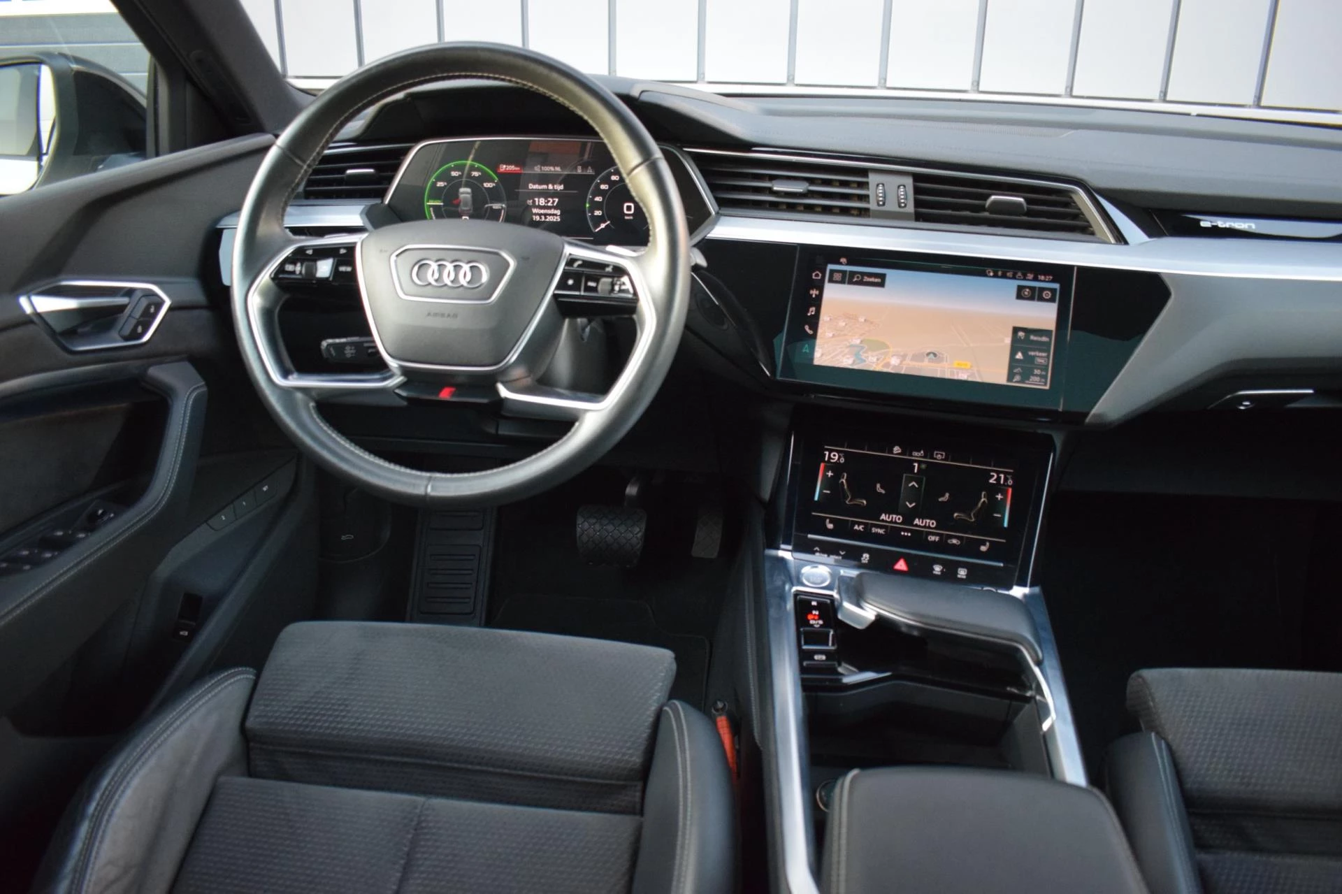 Hoofdafbeelding Audi e-tron