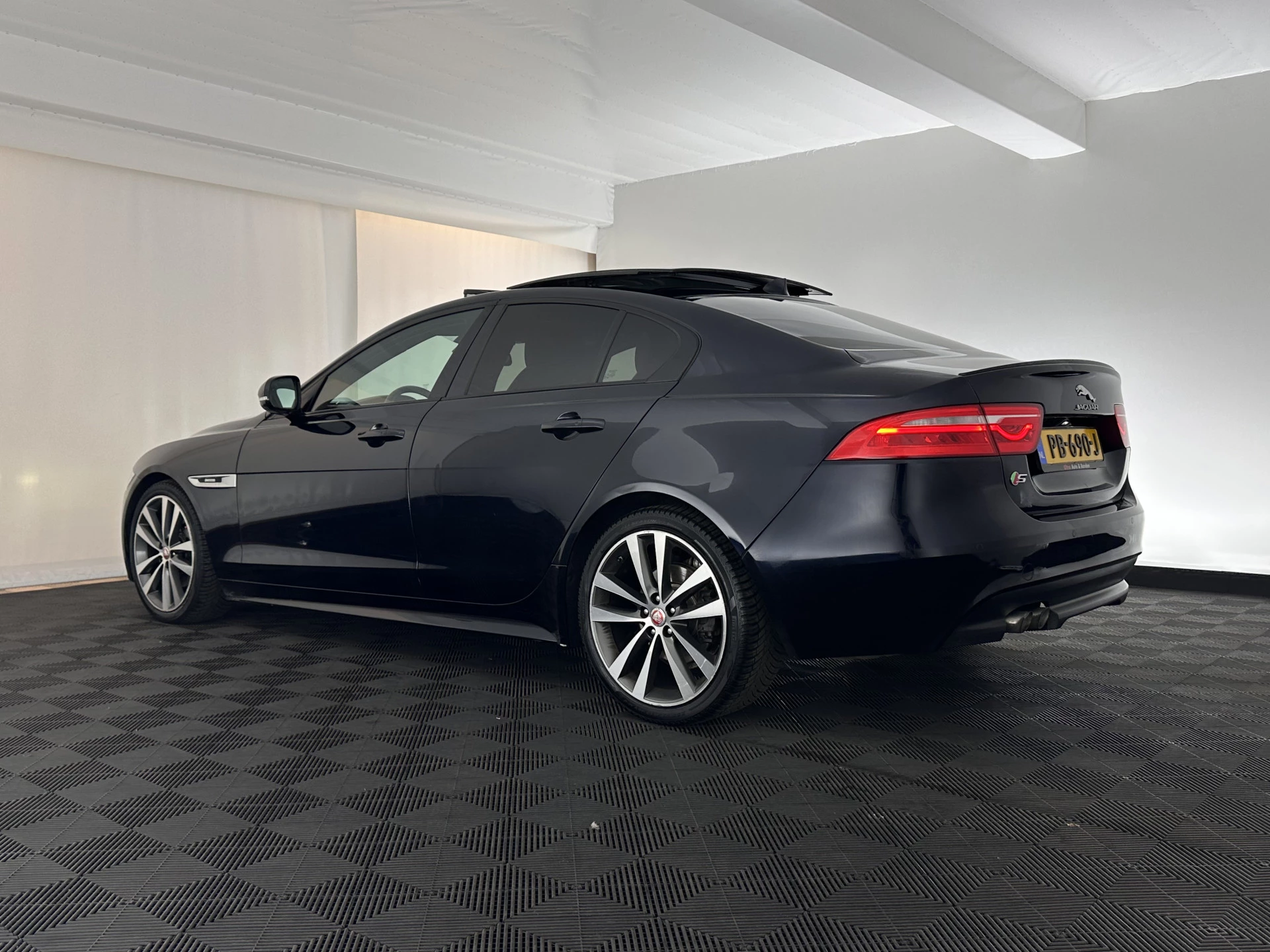 Hoofdafbeelding Jaguar XE