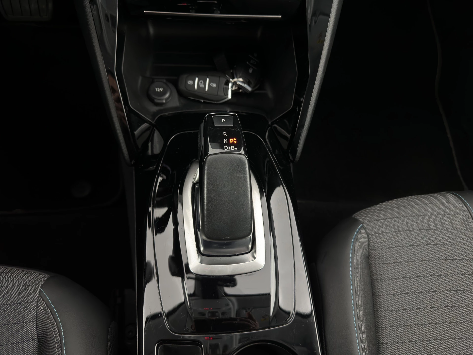 Hoofdafbeelding Peugeot e-208