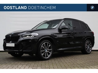 Hoofdafbeelding BMW X3 BMW X3 xDrive30e High Executive M Sport Automaat / Panoramadak / Trekhaak / Sportstoelen / Verwarmd stuurwiel / Adaptief onderstel / Stoelverwarming / Harman Kardon / Parking Assistant Plus