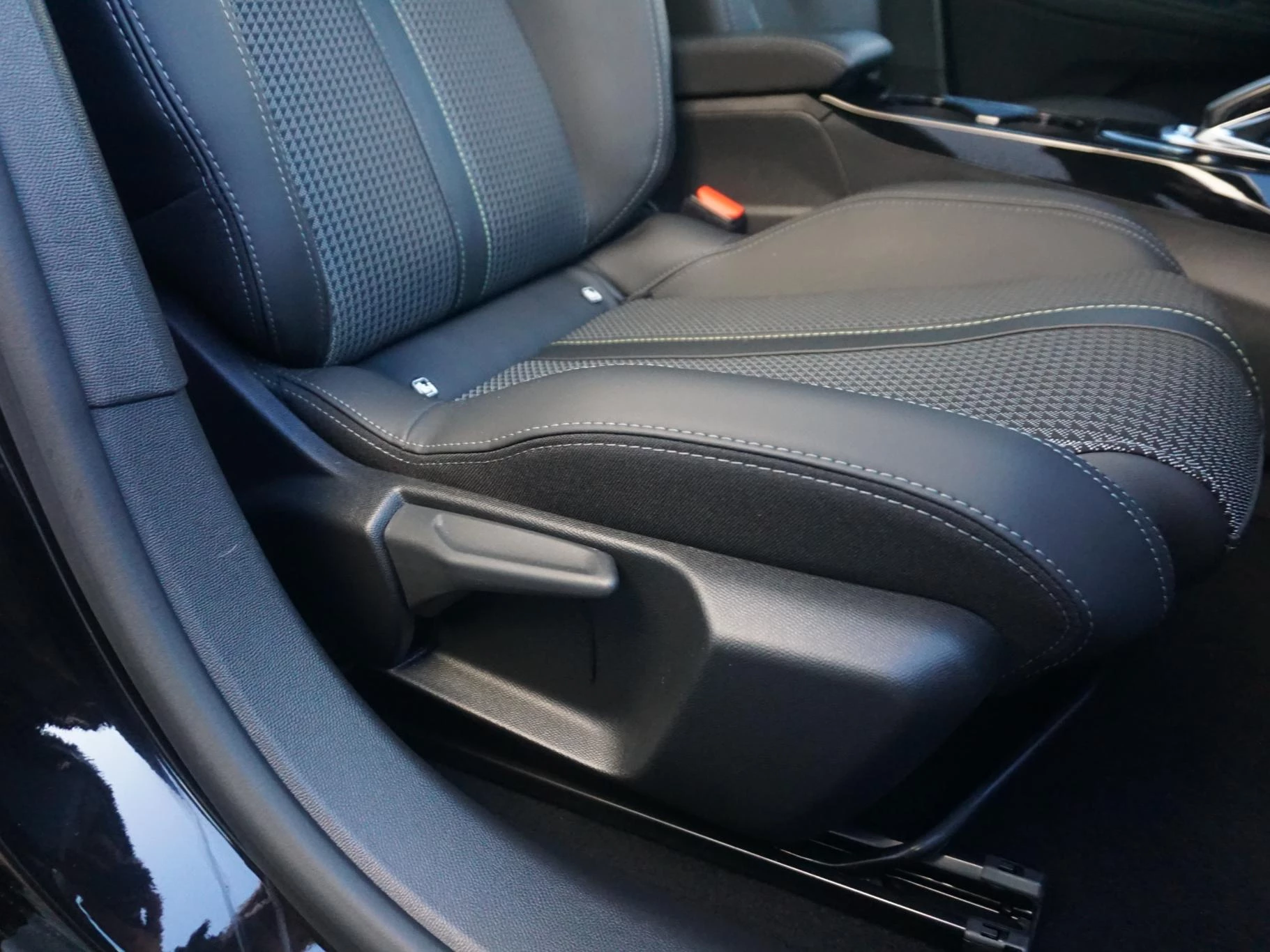 Hoofdafbeelding Peugeot e-208