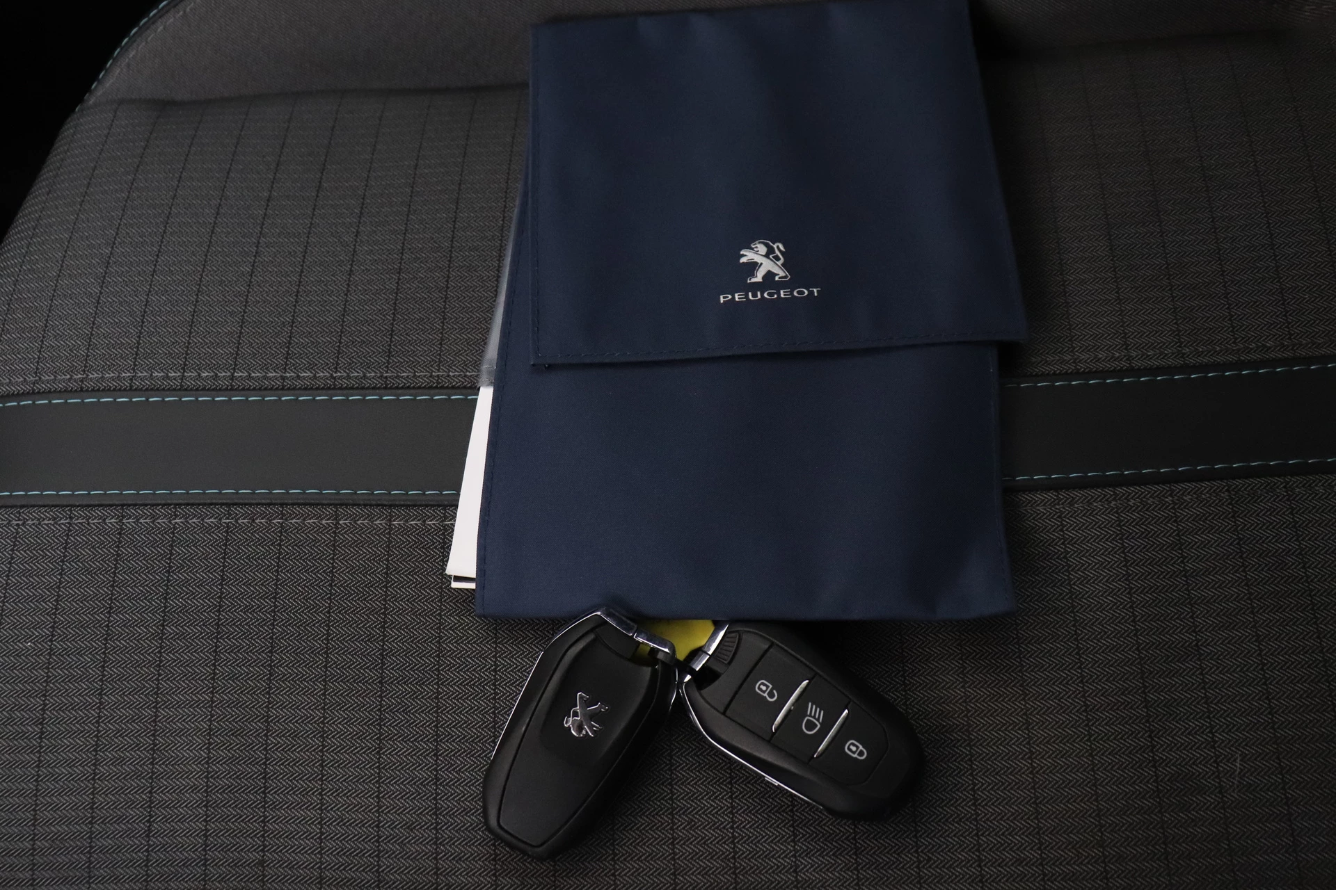 Hoofdafbeelding Peugeot e-208