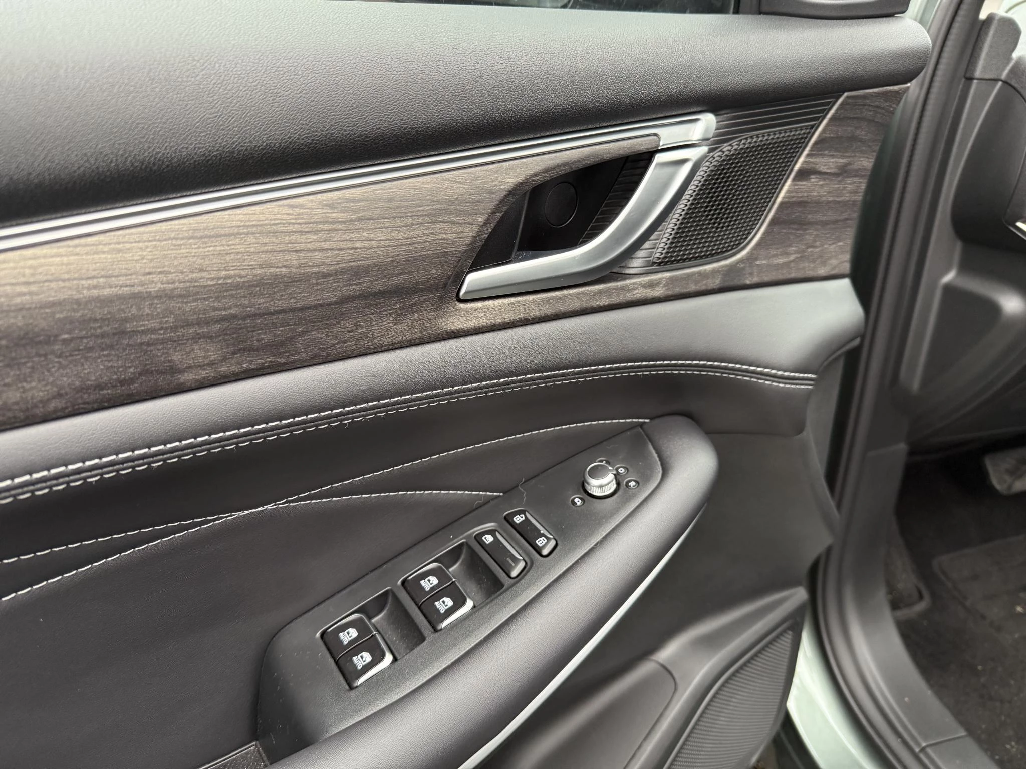 Hoofdafbeelding DFSK E5 PHEV