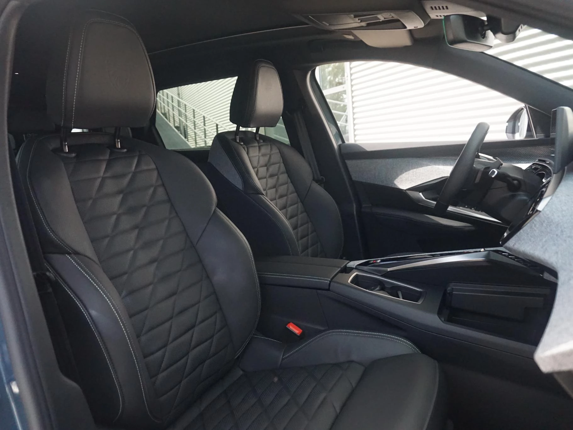 Hoofdafbeelding Peugeot e-5008