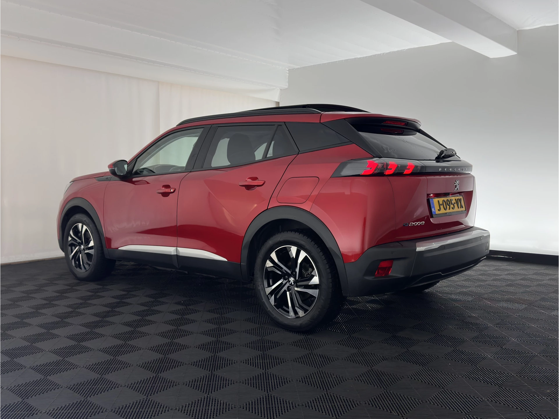 Hoofdafbeelding Peugeot e-2008