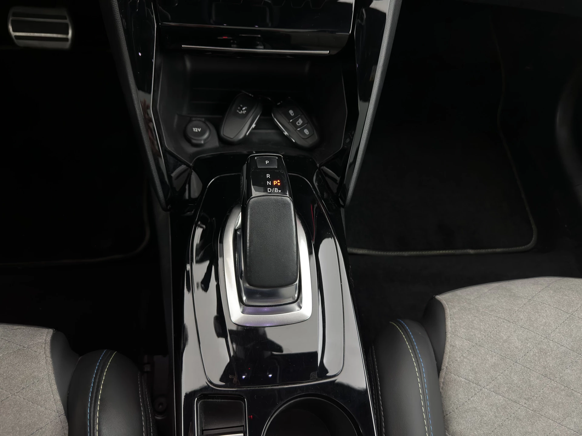 Hoofdafbeelding Peugeot e-208