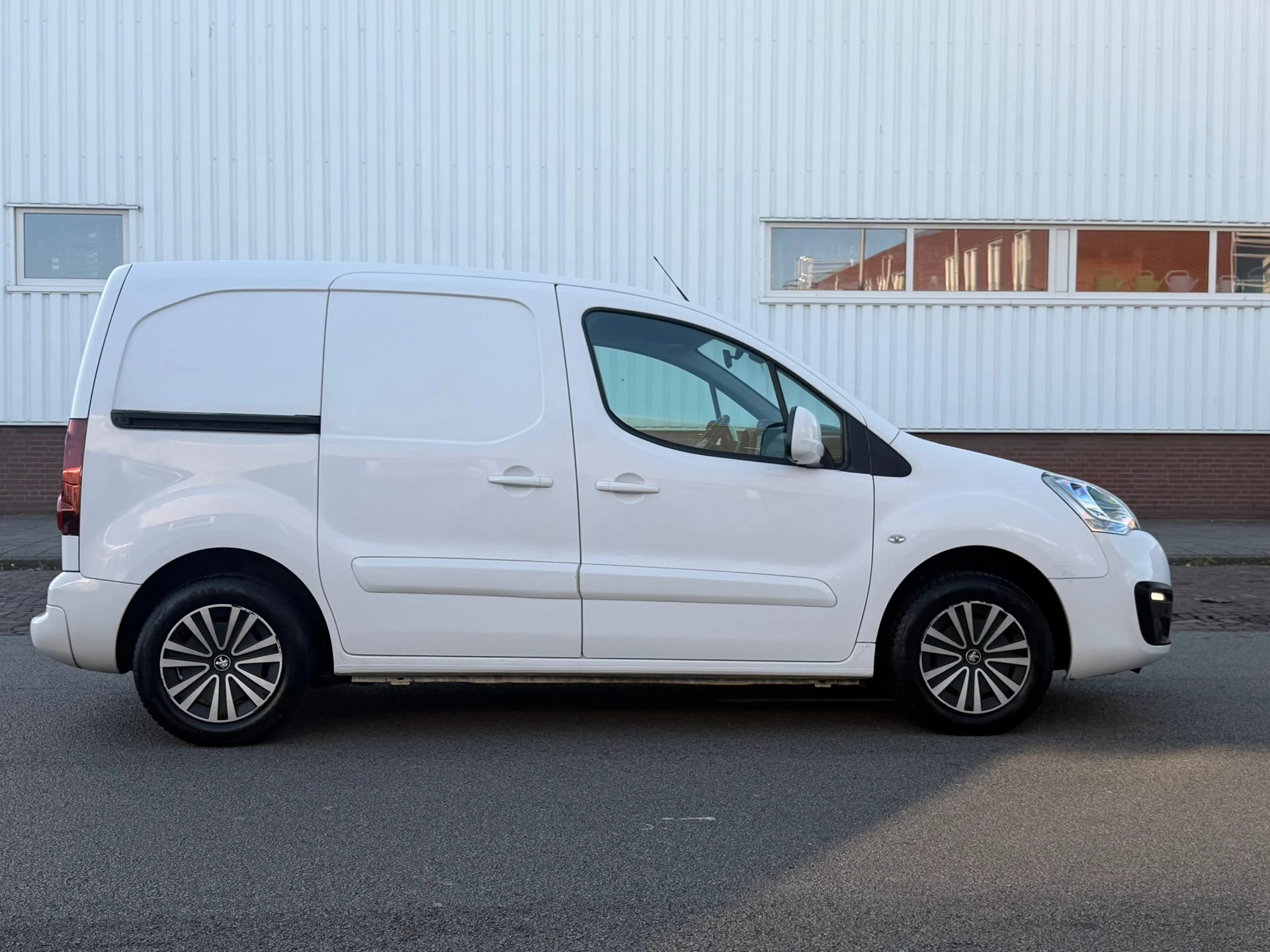 Hoofdafbeelding Peugeot Partner