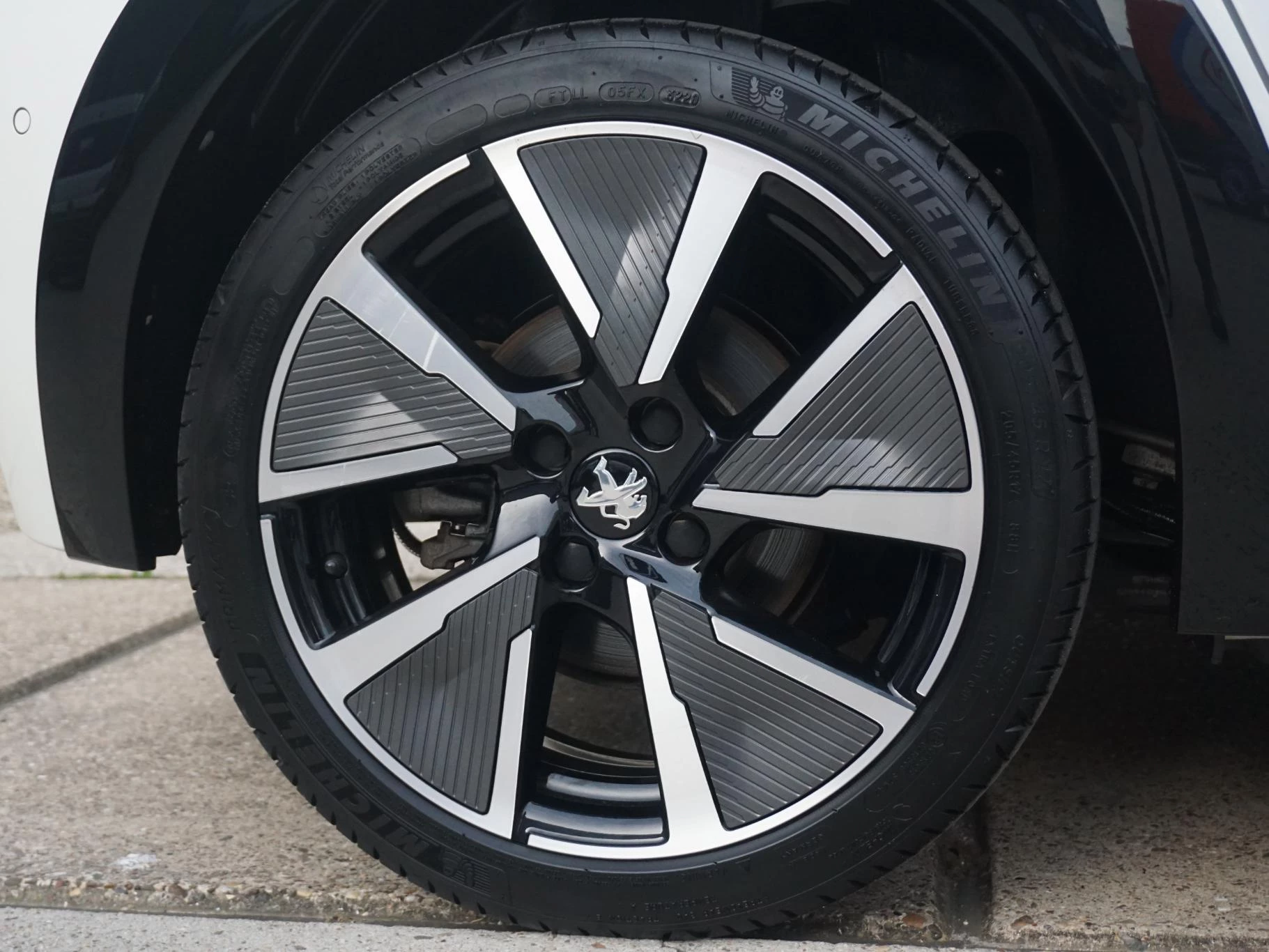 Hoofdafbeelding Peugeot e-208