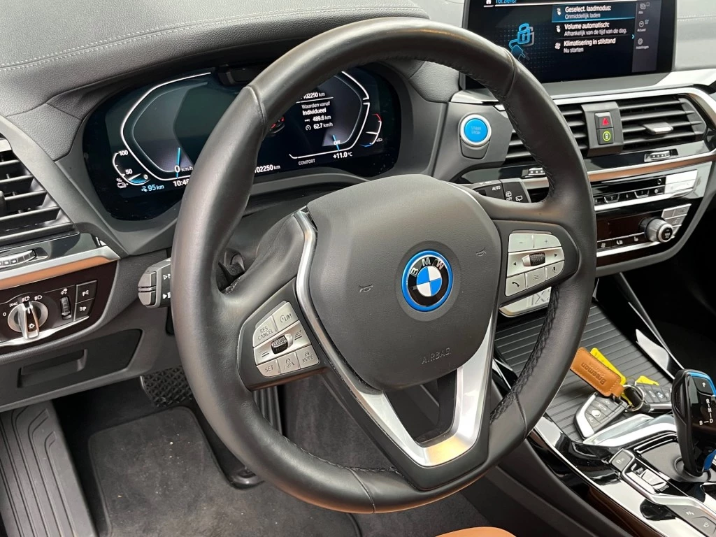Hoofdafbeelding BMW iX3