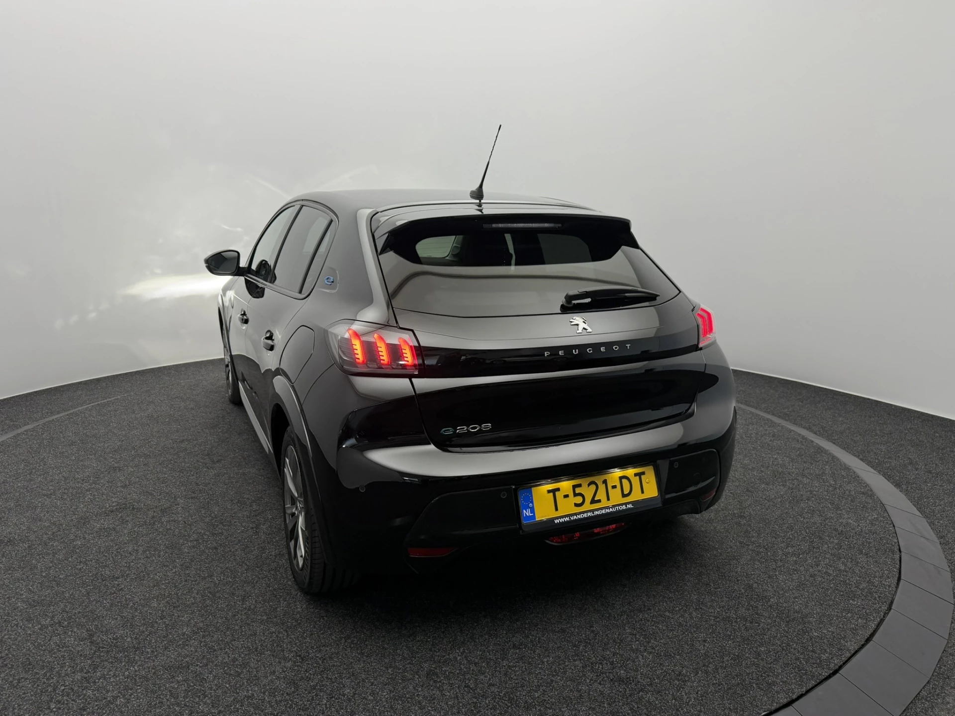 Hoofdafbeelding Peugeot e-208