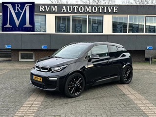 BMW i3 SOH 99% Dark Shadow Edition 120Ah 42 kWh VAN: €21.900,- VOOR: €19.877,- UW EINDEJAARSVOORDEEL: €2.023,- | HARMAN KARDON| ACHTERUITRIJCAMERA| STOELVERWARMING| WARMTEPOMP| COMFORT ACCESS