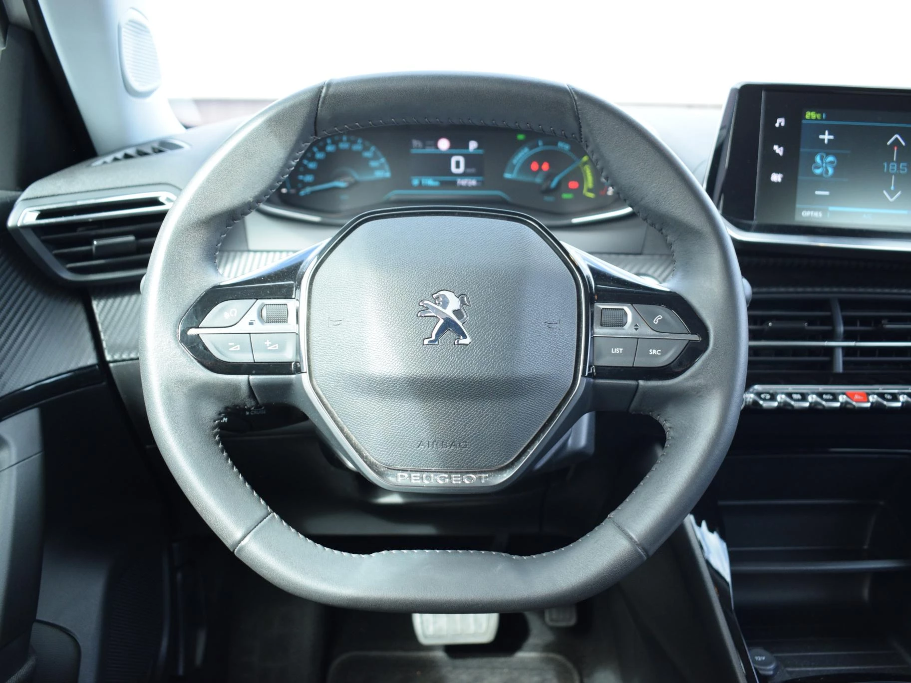 Hoofdafbeelding Peugeot e-2008