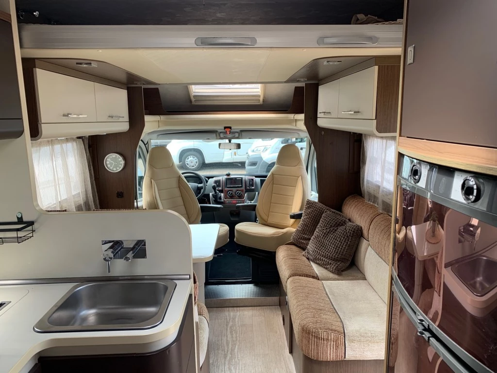 Hoofdafbeelding Roller Team T-line 255 Airco 6x Slaappl. 5 Zitpl.