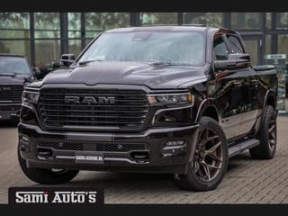 Hoofdafbeelding Dodge Ram Dodge Ram 2025 LARAMIE NIGHT | 14,4 SCHERM + 10.2 INCH PASSENGER SCREEN | HURRICAN 420PK 636 Nm TWIN TURBO | PRIJS MET LPG EN COVER EN GARANTIE | DUBBELE CABINE | PICK UP | 5 PERSOONS | DC | GRIJSKENTEKEN | VOORAAD 2220 - 5039