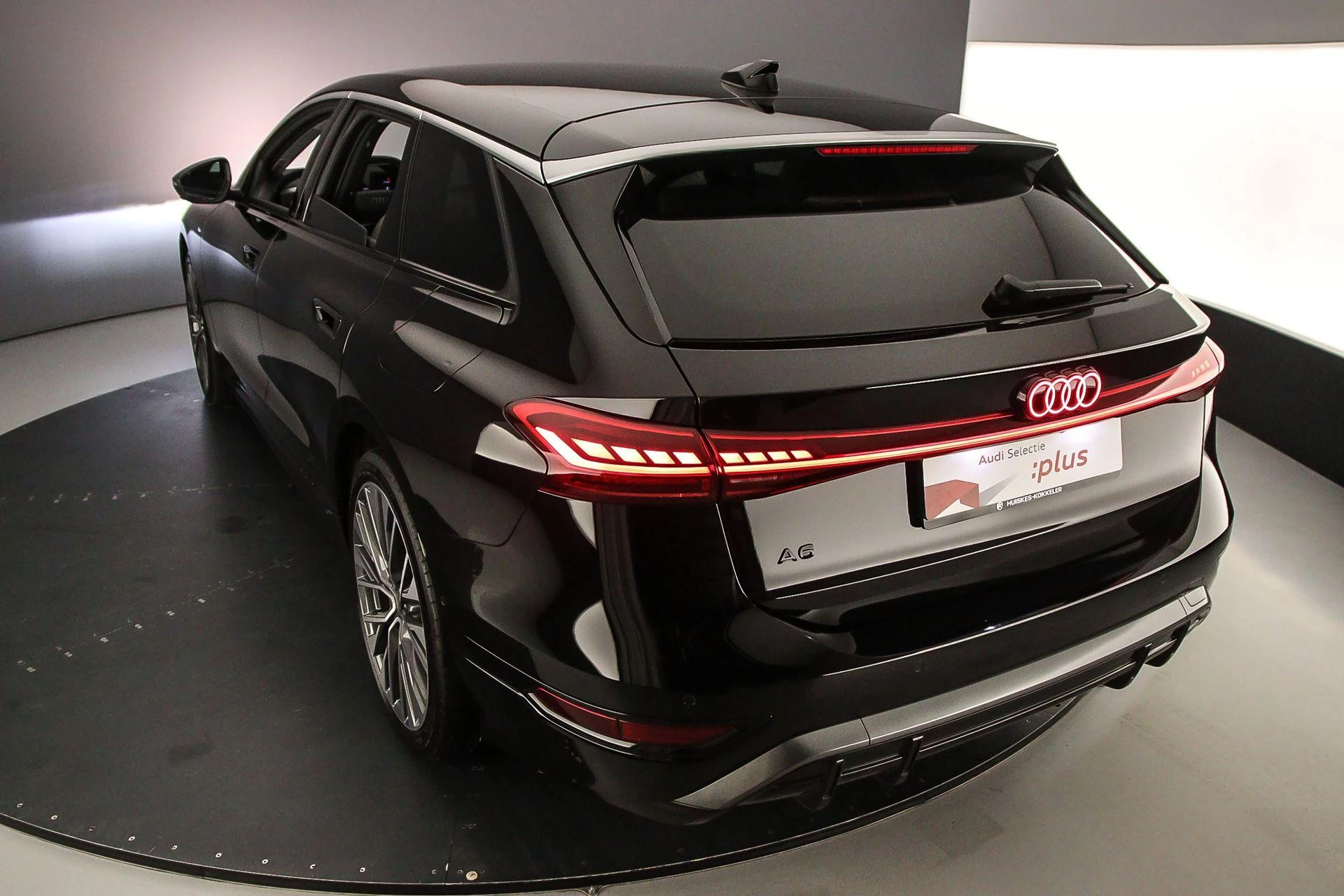 Hoofdafbeelding Audi A6 Avant e-tron