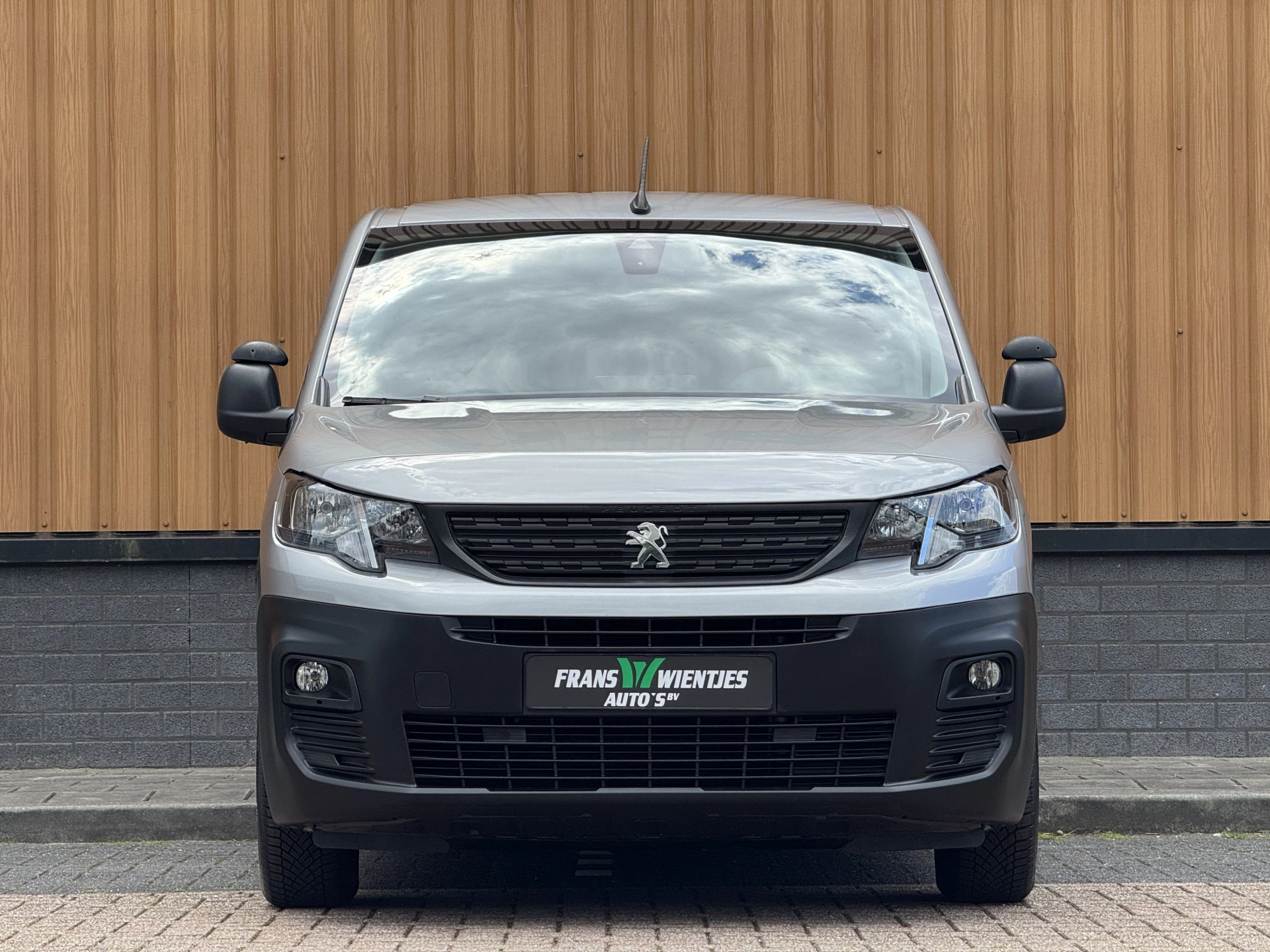 Hoofdafbeelding Peugeot Partner