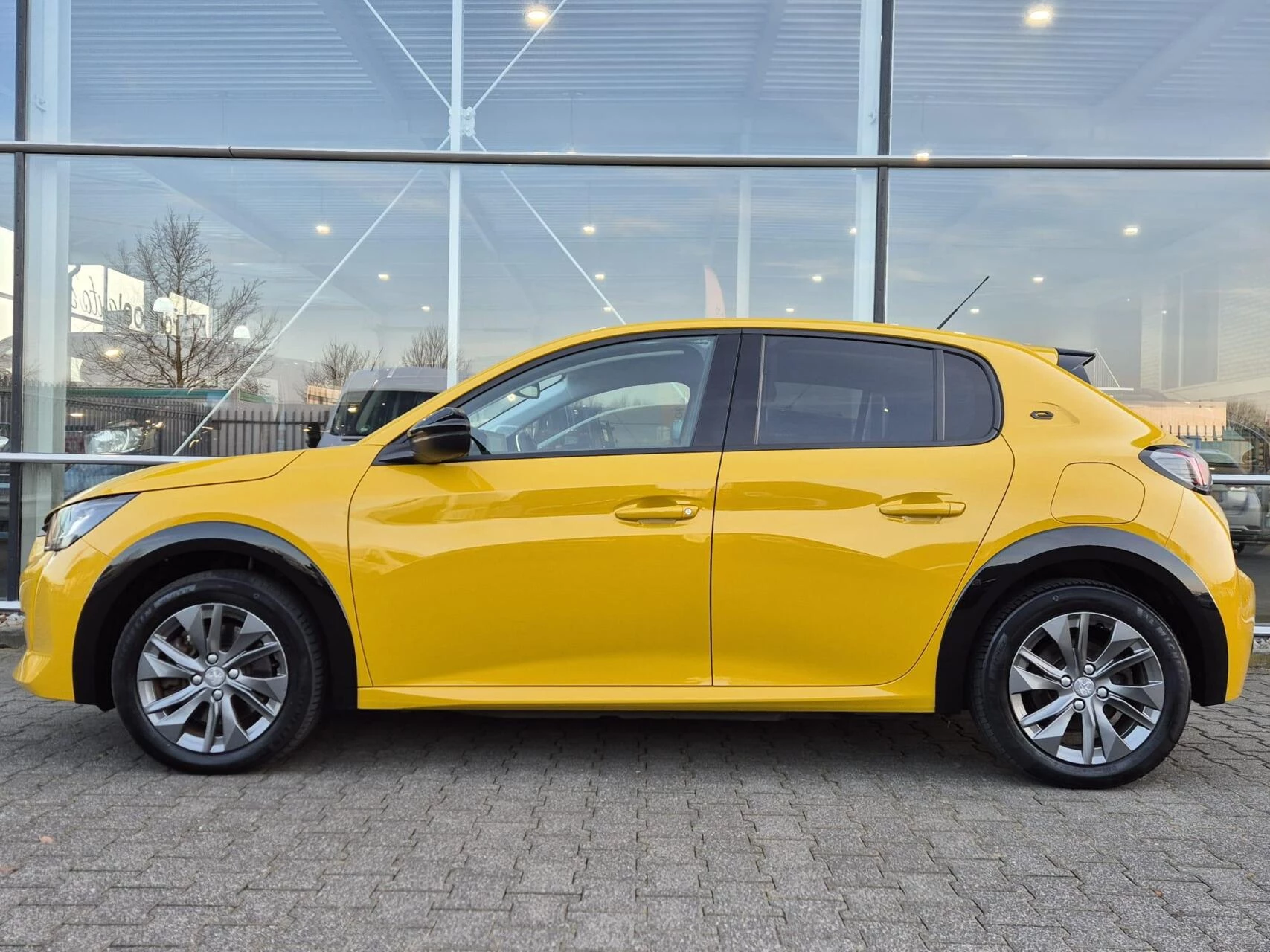 Hoofdafbeelding Peugeot e-208