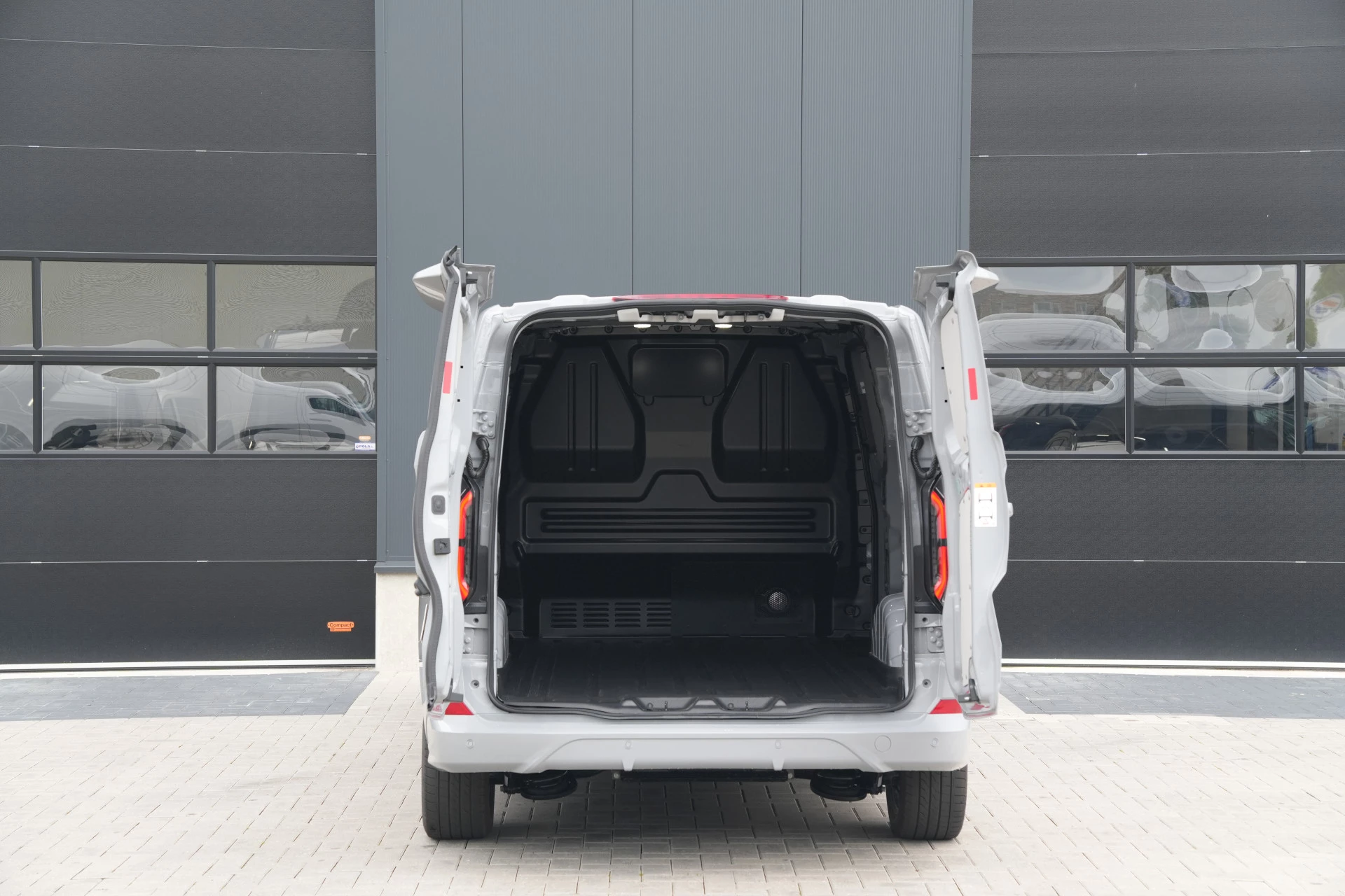 Hoofdafbeelding Ford E-Transit Custom