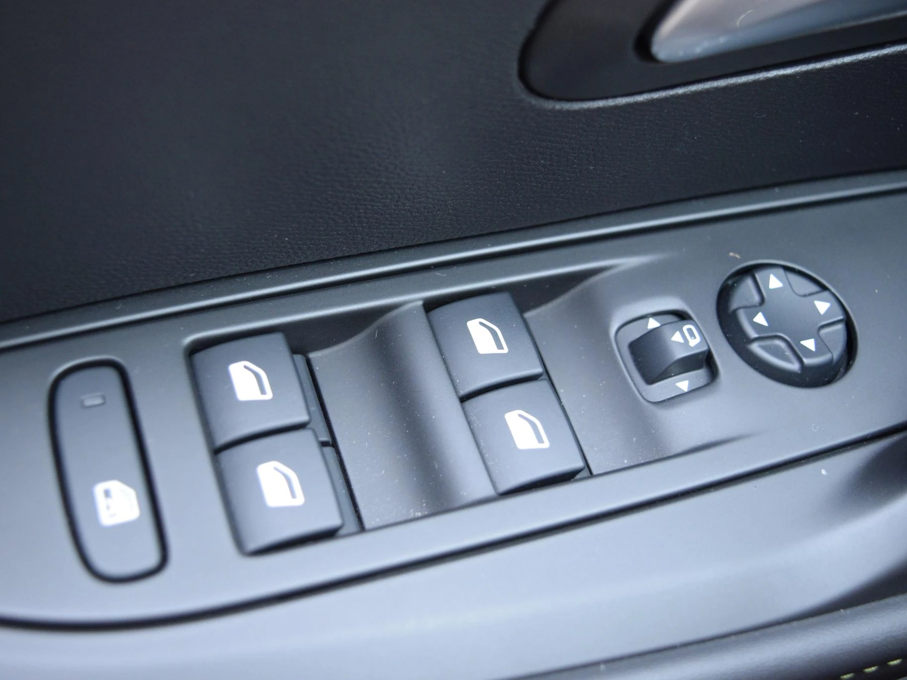 Hoofdafbeelding Peugeot e-208