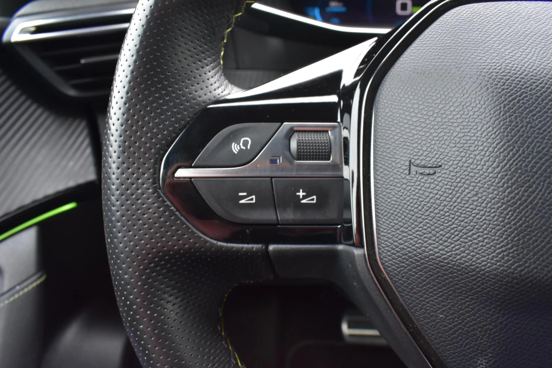 Hoofdafbeelding Peugeot e-2008