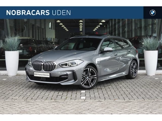 BMW 1 Serie 118i High Executive M Sport Automaat / Panoramdak / Trekhaak / Sportstoelen / Stoelverwarming / LED / Parking Assistant / Live Cockpit Professional / M Sport steering