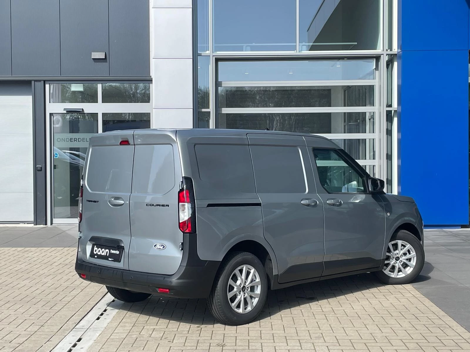 Hoofdafbeelding Ford Transit Courier