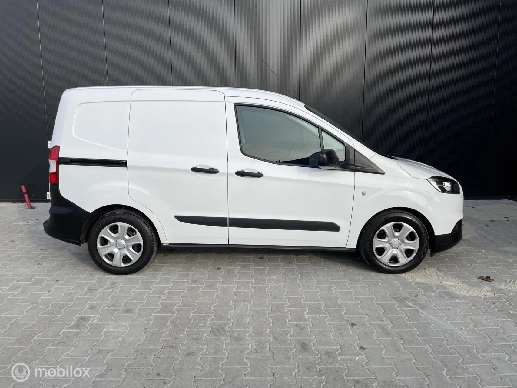 Hoofdafbeelding Ford Transit Courier