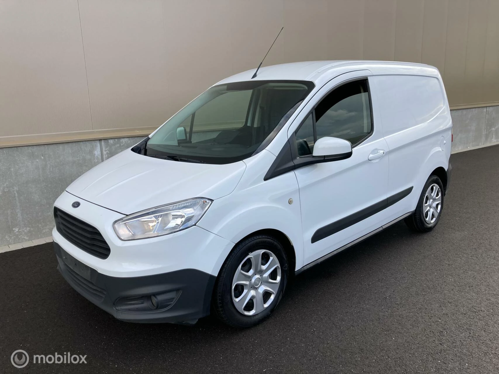 Hoofdafbeelding Ford Transit Courier