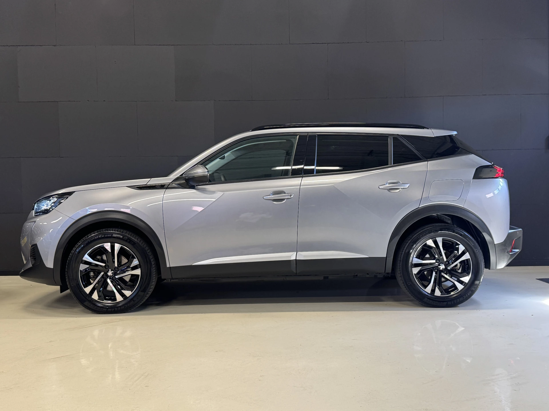 Hoofdafbeelding Peugeot e-2008