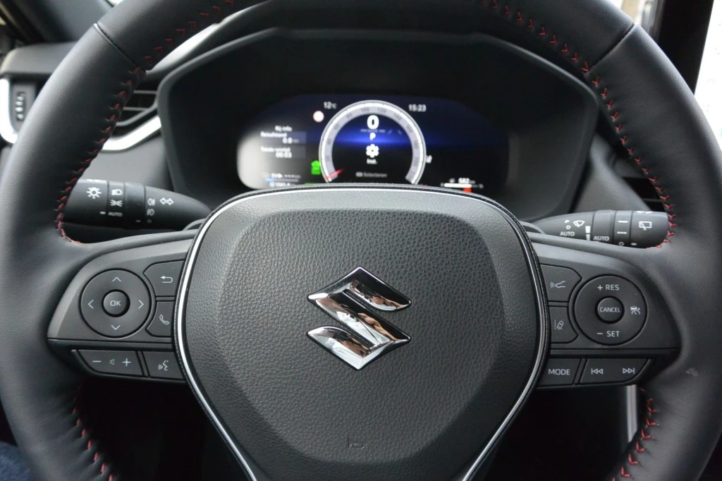 Hoofdafbeelding Suzuki Across