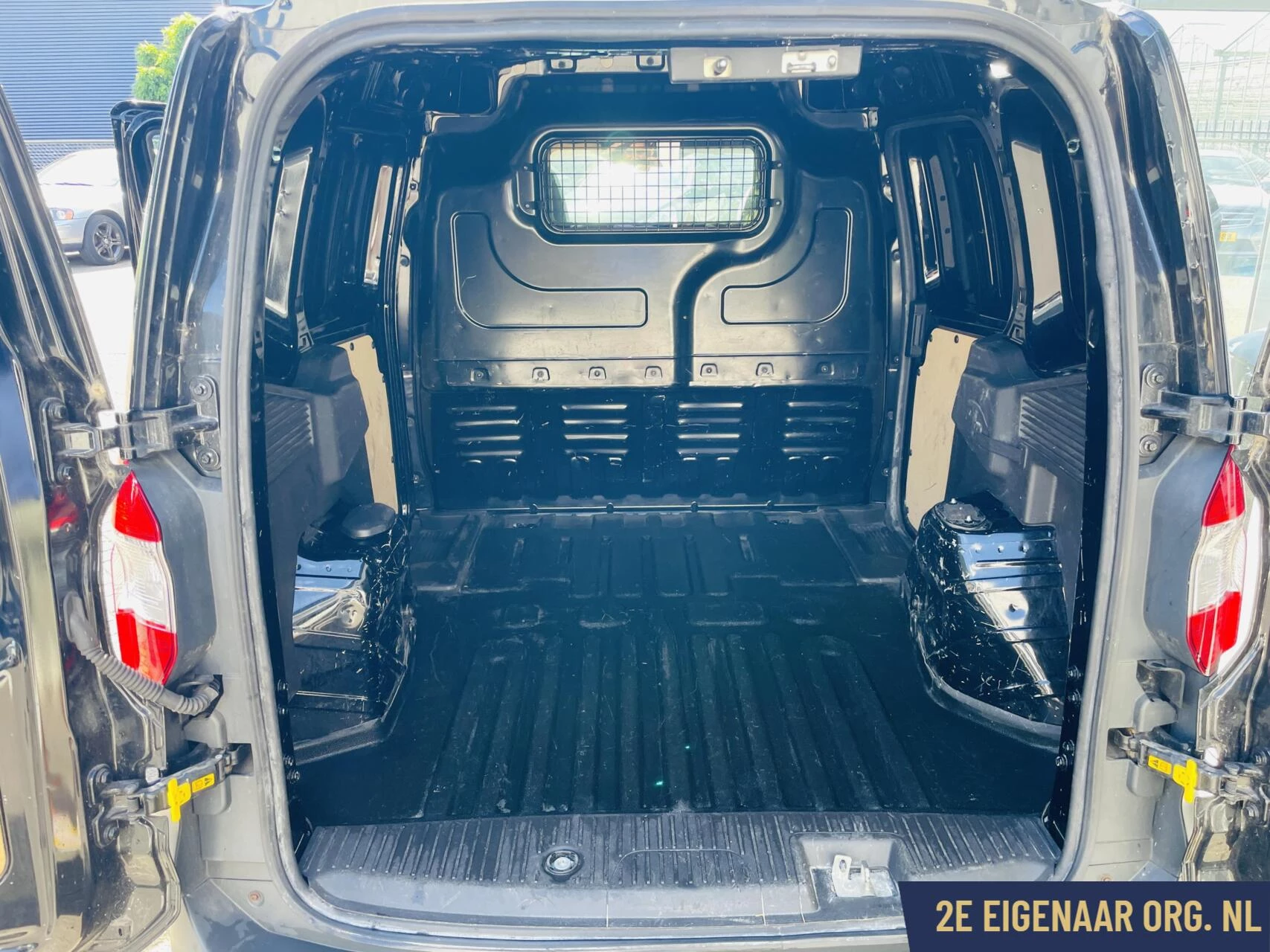 Hoofdafbeelding Ford Transit Courier