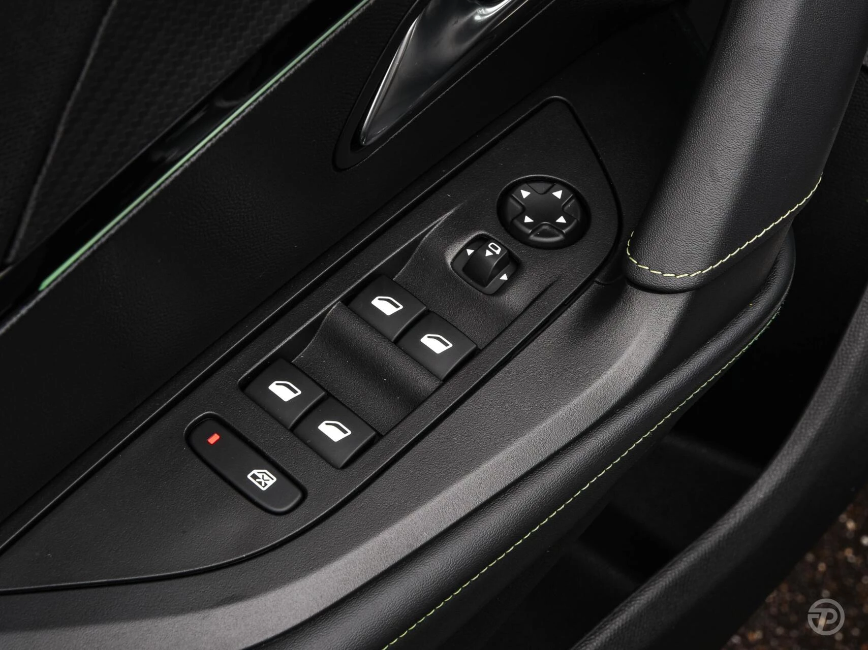 Hoofdafbeelding Peugeot e-2008