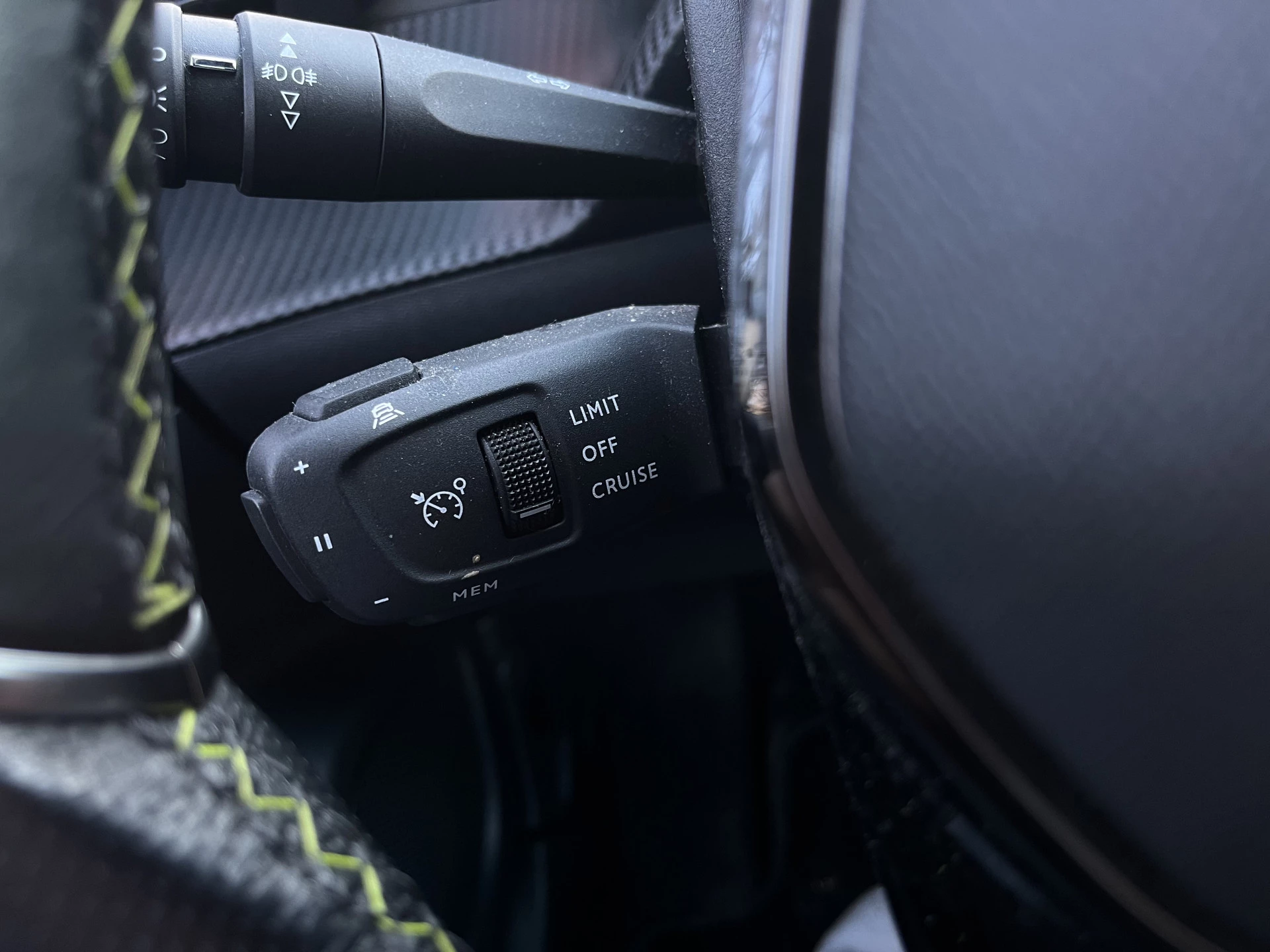 Hoofdafbeelding Peugeot e-2008